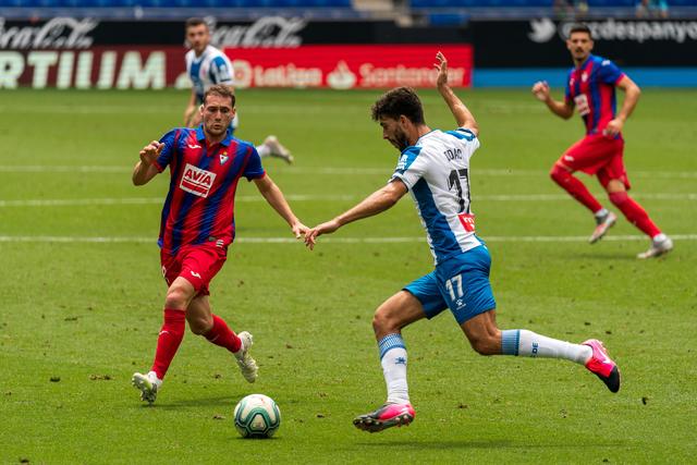 穆雷41分老鹰力克灰熊3连胜 尼克斯轻取魔术